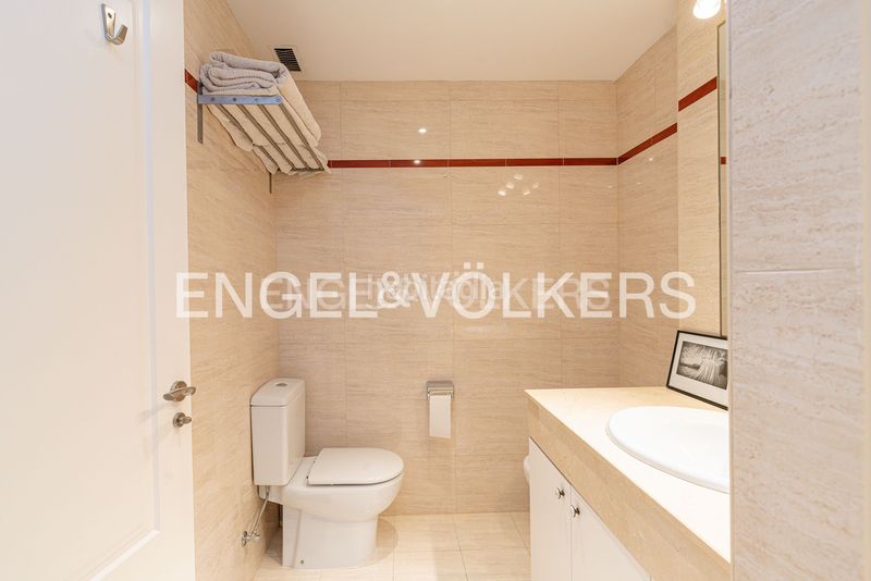 Foto e62f3434-6267-4ba9-998c-f53c12ea340c. Casa adossada amb calefacció aparcament piscina a Boadilla del Monte