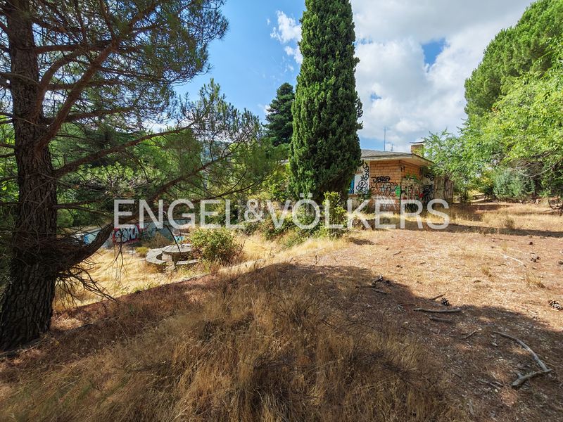Foto bc8dc9a8-fcc9-4797-8915-379662a800c0. Residential plot in Collado Mediano