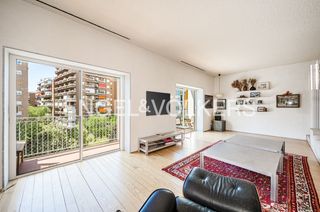 Pis  San bernardo. Elegante propiedad reformada con terraza y plaza de garaje en tr