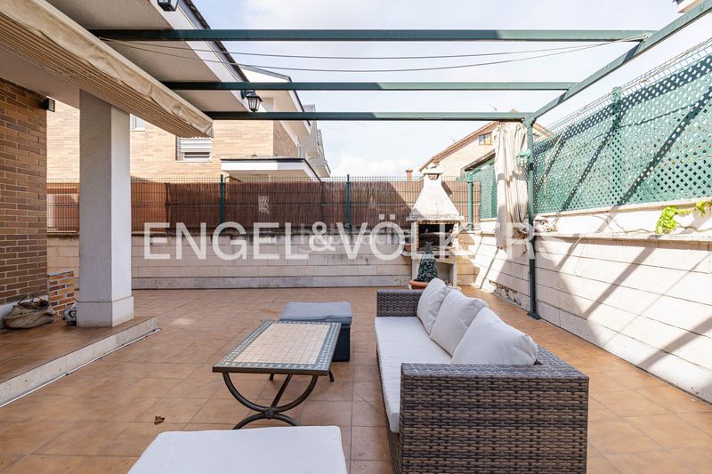Foto 1f2488f6-0e87-41f9-8a85-2238005d1969. Reihenhaus mit heizung parking pool in El Caño-Maracaibo Rozas de Madrid (Las)