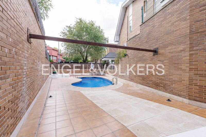 Foto 4d652298-d2ff-4635-a0cd-77e63b97146f. Reihenhaus mit heizung parking pool in El Caño-Maracaibo Rozas de Madrid (Las)