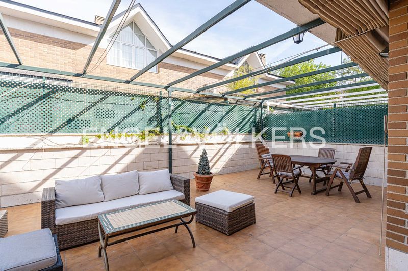 Foto e17d560a-d8a8-45a1-a053-46b434269935. Reihenhaus mit heizung parking pool in El Caño-Maracaibo Rozas de Madrid (Las)