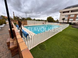 Miete Etagenwohnung in Los Satélites-Roza Martín. Magnífico piso sin amueblar con tres habitaciones  en majadahond