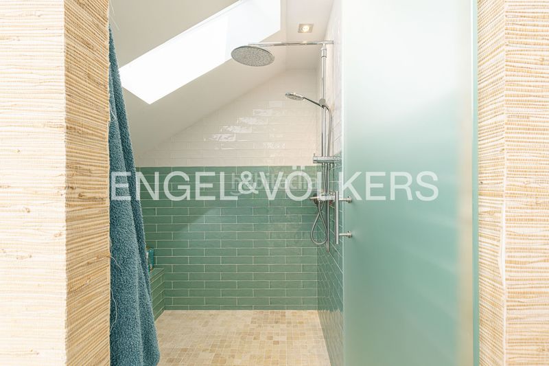 Foto d63725de-10f5-4f1e-a24f-b8385bc2e101. Casa adossada amb calefacció piscina a Aravaca Madrid