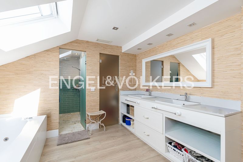 Foto ecd240f5-5571-4ca3-850f-41b07ca0542b. Casa adossada amb calefacció piscina a Aravaca Madrid