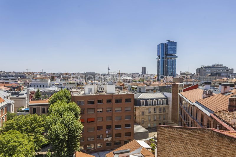 Foto bf593143-a2de-40d1-8a38-e62695e1288f. Lloguer àtic amb calefacció a Almagro Madrid