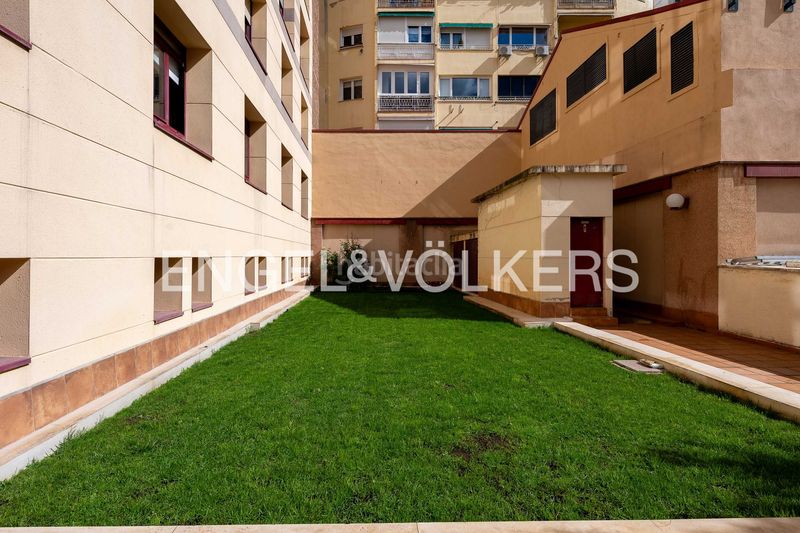 Foto f2f3c778-e8b9-4e96-89f6-b6ecce10158a. Àtic amb calefacció piscina a Vallehermoso Madrid