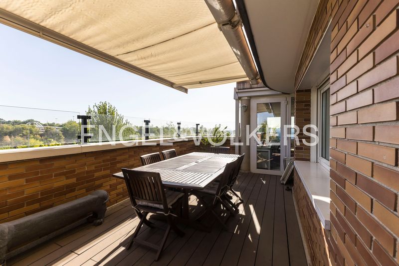Foto 52a82248-80ca-4d89-b5a8-0087e5935d8a. Àtic amb calefacció aparcament piscina a Palomas Madrid