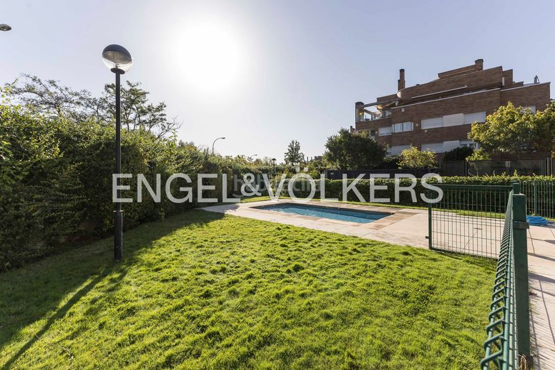 Foto 5ed8b625-1947-47e0-842b-77f8552c737b. Àtic amb calefacció aparcament piscina a Palomas Madrid