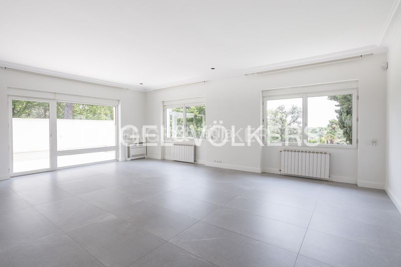 Foto a402cd30-6c56-41d0-811c-e76992fb8764. Lloguer casa amb calefacció aparcament piscina a La Moraleja