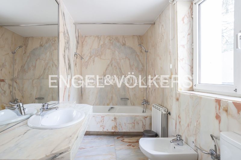 Foto d29586a6-5f19-4596-a484-02a6f4744e54. Lloguer casa amb calefacció aparcament piscina a La Moraleja
