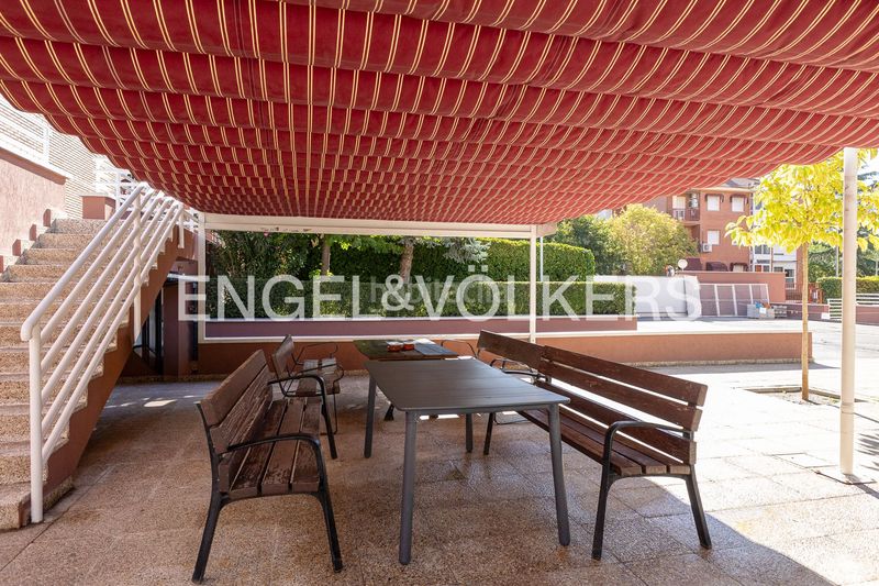 Foto 1247cf1d-26a7-467c-ada4-82f4f09673a9. Pis amb calefacció aparcament piscina a Conde Orgaz - Piovera Madrid