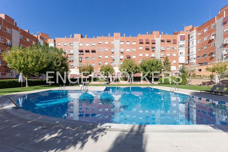 Foto 25f5553f-3e1c-4ef0-90a5-0fc94d9fee92. Pis amb calefacció aparcament piscina a Conde Orgaz - Piovera Madrid
