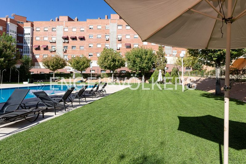 Foto 3a955b53-eece-4fce-80a8-ae07bcebdc0e. Pis amb calefacció aparcament piscina a Conde Orgaz - Piovera Madrid