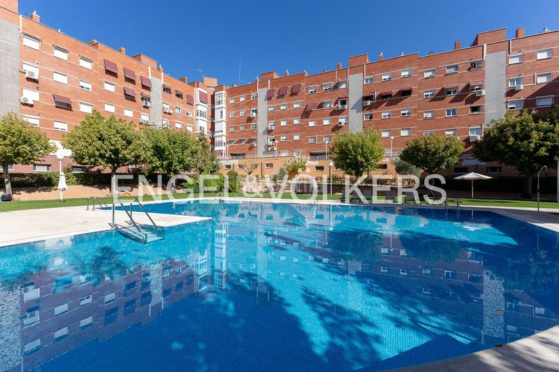 Foto 77849e90-32d3-4b33-8c70-3b266a1a66ec. Pis amb calefacció aparcament piscina a Conde Orgaz - Piovera Madrid