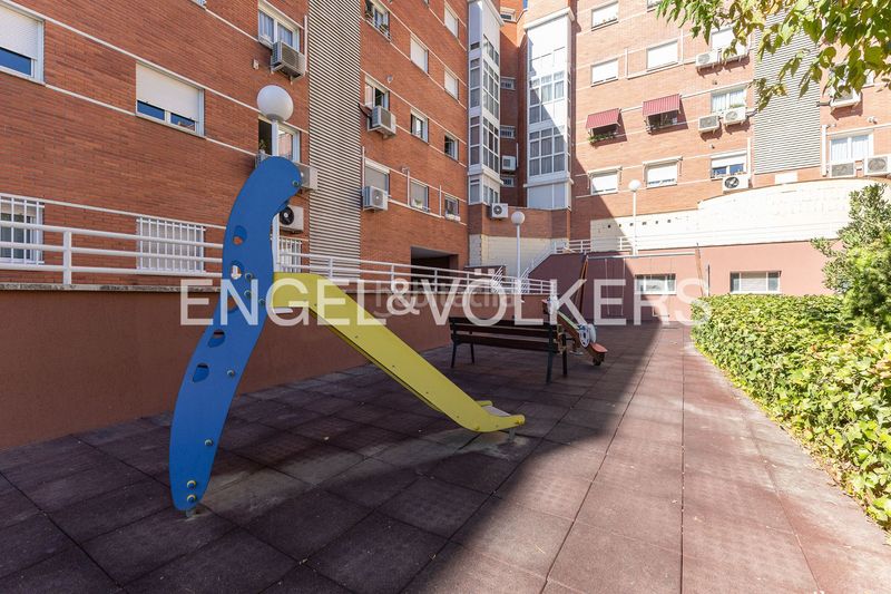 Foto 9f635cce-96e0-4b06-8924-b1e81818ce89. Pis amb calefacció aparcament piscina a Conde Orgaz - Piovera Madrid