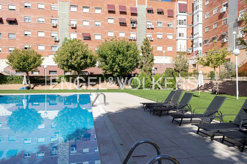 Foto ba89aa1d-d0cb-4361-be6e-0dbc50a12b69. Pis amb calefacció aparcament piscina a Conde Orgaz - Piovera Madrid
