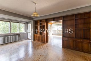 Pis  Calle de biarritz. Amplio piso señorial en guindalera, 153 m construidos con terraz