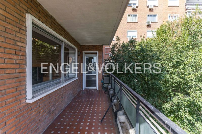Foto ad08b11b-0f4b-471b-9f3f-86e91d7cf7e3. Pis amb calefacció a Guindalera Madrid