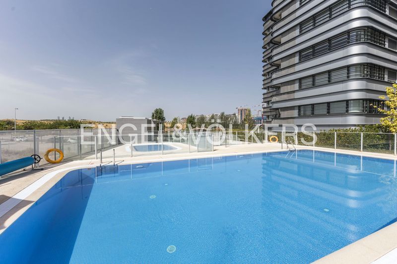 Foto 8bdc0c81-b998-45b5-bae9-015b498221e6. Pis amb calefacció aparcament piscina a Valdebebas - Valdefuentes Madrid