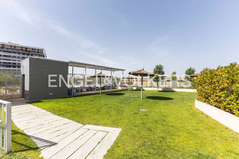 Foto ced29c7b-3c62-41a1-baa7-e2d9834c04ac. Pis amb calefacció aparcament piscina a Valdebebas - Valdefuentes Madrid