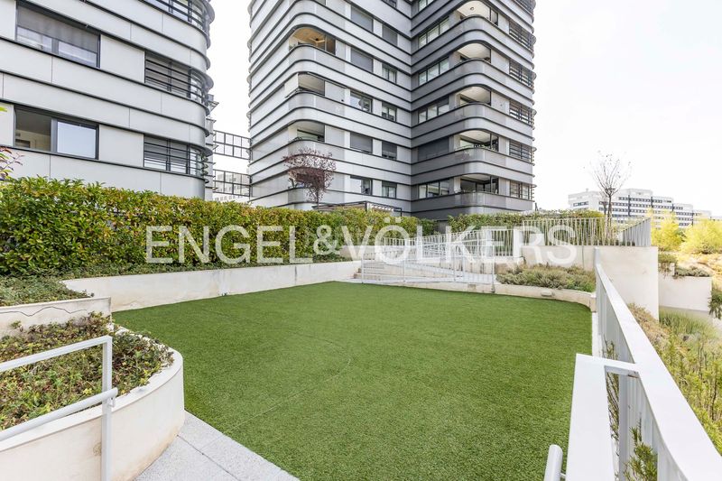 Foto e254d6e9-5f45-44b5-9bdf-a1d22e5326f9. Pis amb calefacció aparcament piscina a Valdebebas - Valdefuentes Madrid