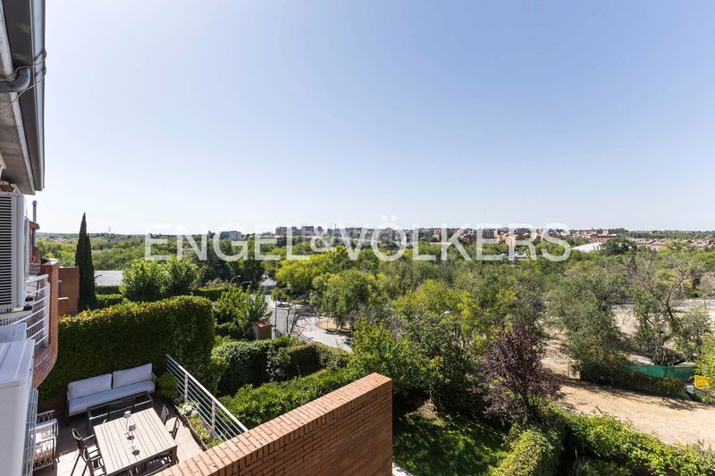 Foto 000377c5-4b35-47ab-b082-84cd49d46f79. Casa adossada amb calefacció aparcament piscina a Madrid