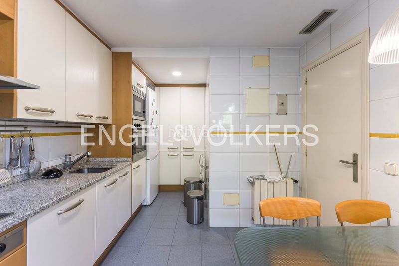 Foto 410d6098-a2dd-444c-8202-1a2bae7f7042. Casa adossada amb calefacció aparcament piscina a Madrid