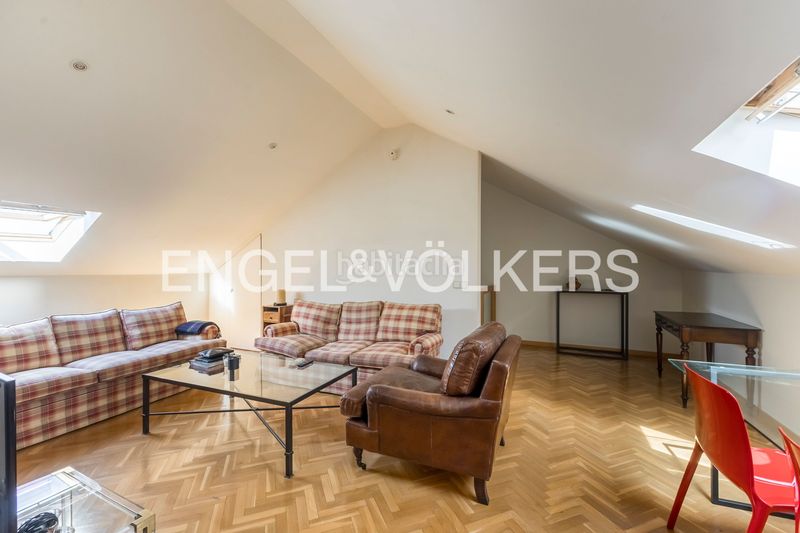 Foto 5da5ddd7-e766-4472-aa43-003b5d2b982a. Casa adossada amb calefacció aparcament piscina a Madrid
