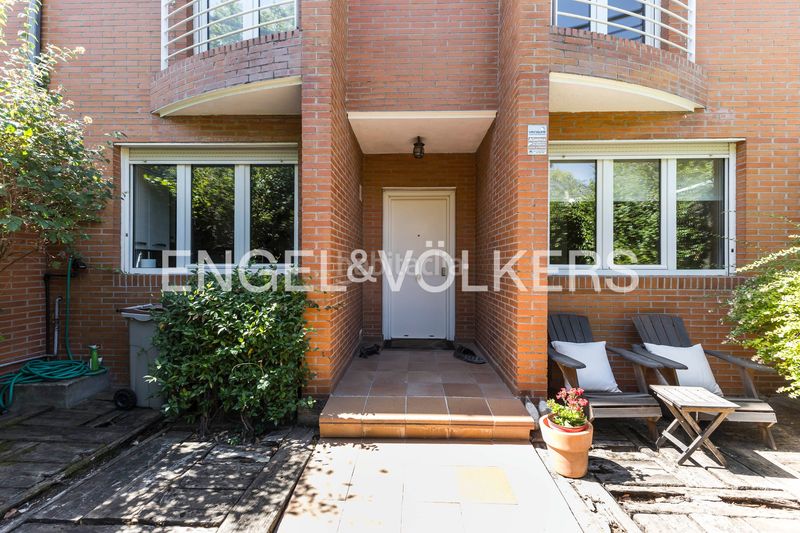 Foto 5e67fc8c-6b6d-4436-8c6e-de293a3f844f. Casa adossada amb calefacció aparcament piscina a Madrid