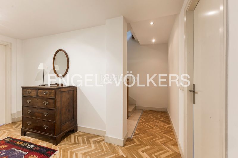 Foto bd21bd1e-21ef-46a0-9dbf-a215a96e783b. Casa adossada amb calefacció aparcament piscina a Madrid