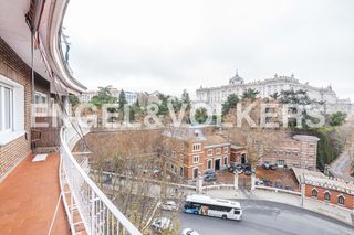 Location Appartement  Cuesta de san vicente. Elegante apartamento con terraza y vistas verdes en el corazón d