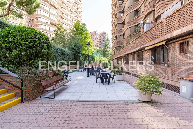 Foto 4da2ae67-b2fb-4686-bcb0-3dfcf741436f. Pis amb calefacció aparcament piscina a San Pascual Madrid