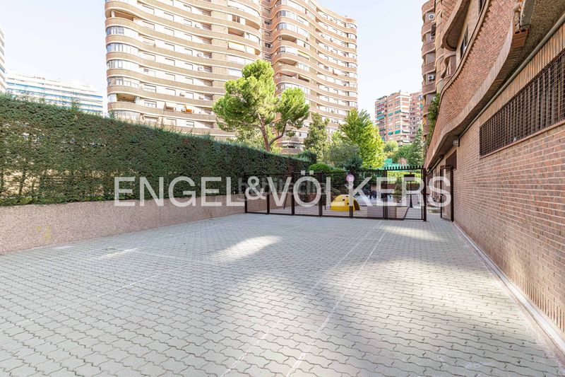 Foto 6b7a550a-fe3e-41d5-ab6c-5a0c4b0a6203. Pis amb calefacció aparcament piscina a San Pascual Madrid