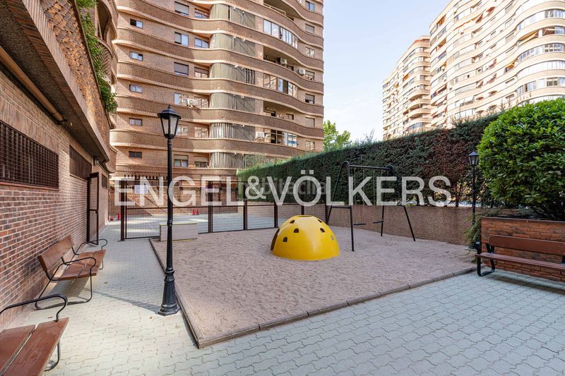 Foto f5eab385-6e43-4428-aafd-374d335265e7. Pis amb calefacció aparcament piscina a San Pascual Madrid