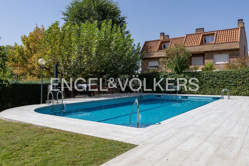 Foto 5f2a8f0b-f254-4835-8d27-4e19f86e4358. Reihenhaus mit heizung parking pool in El Caño-Maracaibo Rozas de Madrid (Las)
