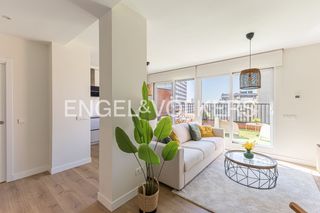 Lloguer Pis  Sor ángela de la cruz. Luminosa vivienda reformada con terraza, piscina y garaje junto