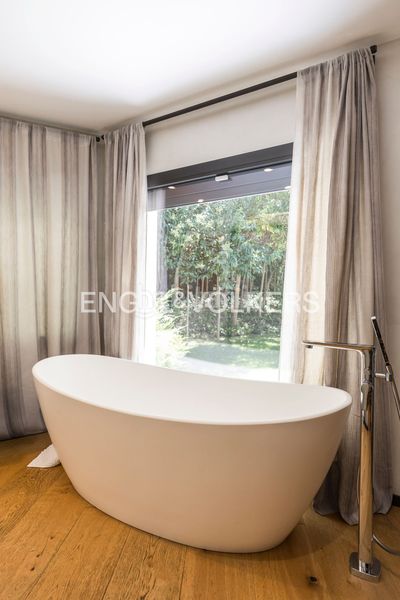 Foto ad35e921-4b75-4fc9-a667-bffca87b19b3. Casa amb calefacció aparcament piscina a urbanización La Moraleja La Moraleja