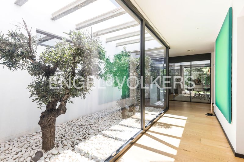 Foto d3d59d54-a875-4d3c-a32a-6bad2b1c6e98. Casa amb calefacció aparcament piscina a urbanización La Moraleja La Moraleja