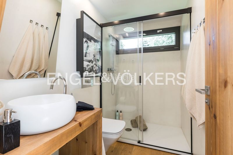 Foto d3e79aa5-b860-452d-bbb3-0261d2696fbe. Casa amb calefacció aparcament piscina a urbanización La Moraleja La Moraleja