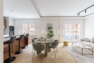 Flat  Calle de ardemans. Vivienda exterior reformada con terraza en guindalera