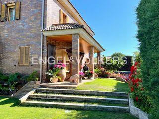Miete Haus in El Cantizal. Exclusiva villa levitt sin amueblar con piscina y jardín privado