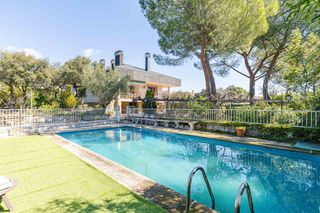 Casa a Los Ángeles-Jarandilla. Magnifico chalet con ubicación privilegiada en el corazón de tor