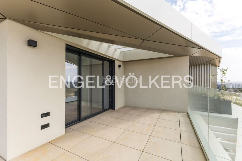 Foto d5a6f0b9-5e5d-495f-8005-78677daf0c73. Àtic amb calefacció aparcament piscina a Valdebebas - Valdefuentes Madrid