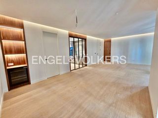 Location Appartement à Argüelles. Espectacular piso con patio en alquiler en argüelles