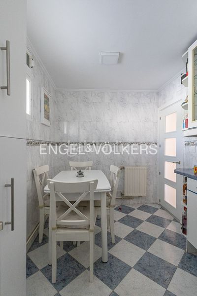 Foto 0f08fd3d-7616-4c61-b734-8e472e536d89. Dúplex amb calefacció a Pinar del Rey Madrid