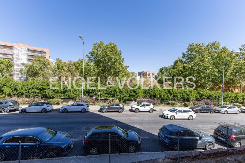 Foto d9359cdc-1b05-402b-8911-42322d650a60. Dúplex amb calefacció a Pinar del Rey Madrid