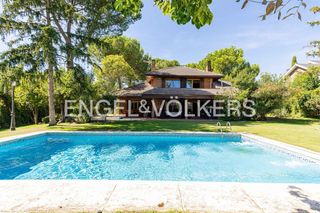 Haus in Carretera del Plantío. Exclusiva villa en majadahonda