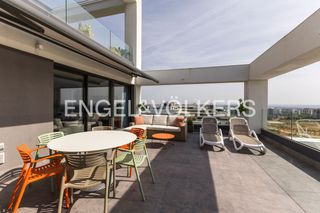 Pis a Valdebebas - Valdefuentes. Vivienda de diseño amueblada en valdebebas
