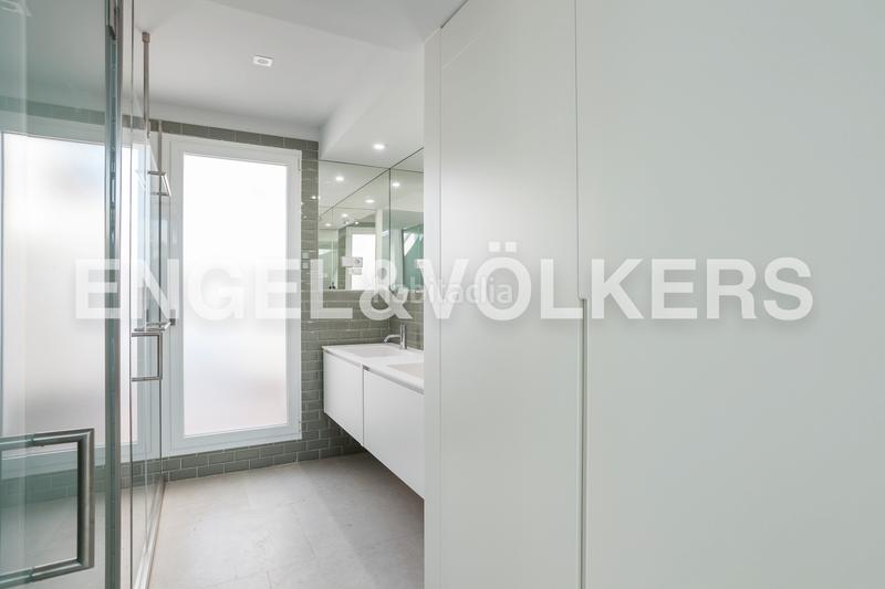 Foto b0b1fcf8-2396-4fcb-bc0c-8cc097ebb927. Lloguer àtic amb calefacció a Universidad-Malasaña Madrid